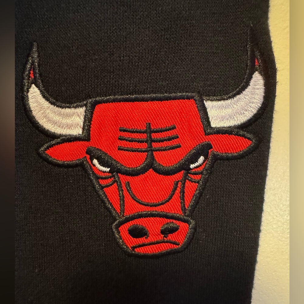 NBA Chicago Bulls embroidered black joggers